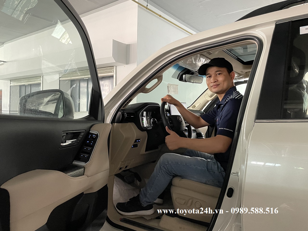 Ngắm chiếc Toyota Land Cruiser 2022 đầu tiên về Việt Nam